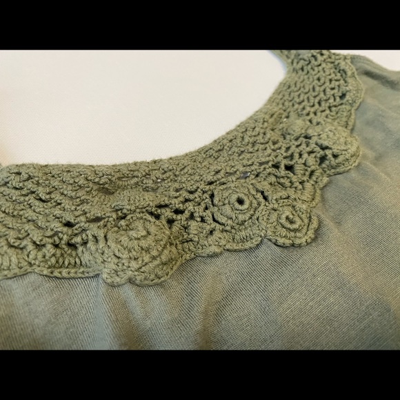 💚SANTIKI GREEN CROCHET Adjustable strap tank top - Picture 9 of 11